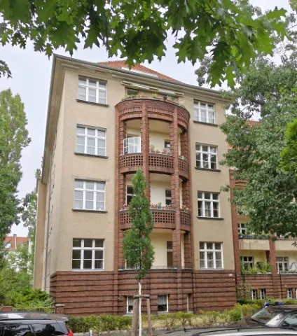 Altbaujuwel im Westend – 235 m² Wohnkomfort mit Charme — photo 1